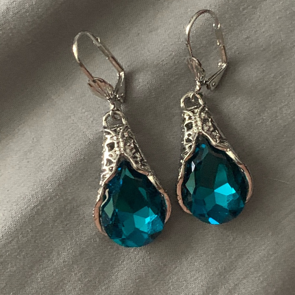 Water drop earrings